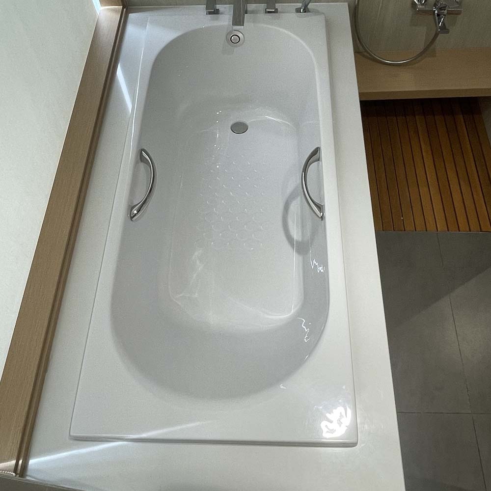 Bồn tắm TOTO PAY1710HV#W TVBF411 nhựa 1m7 tay vịn gồm bộ xả thải - 6