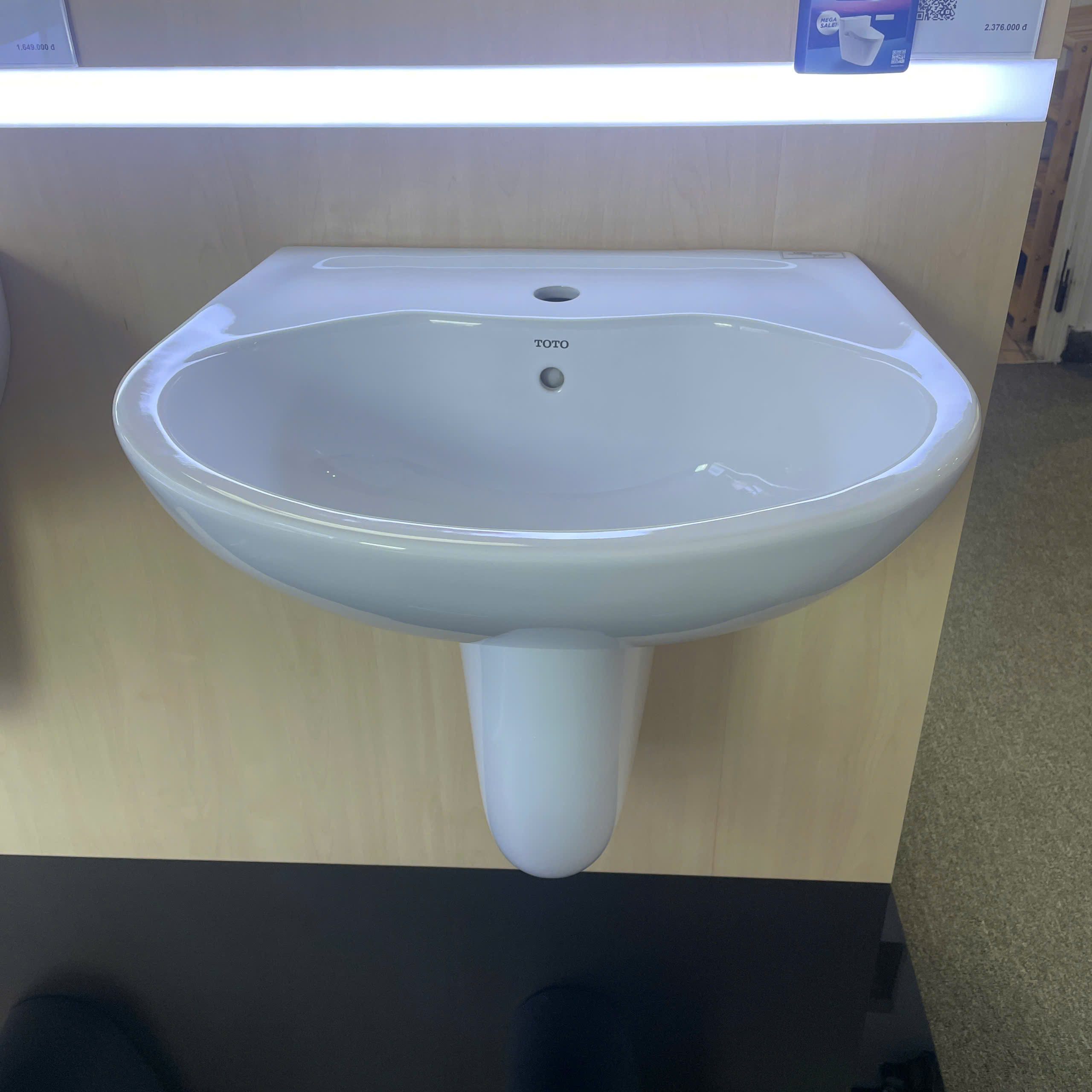 Chậu lavabo treo tường TOTO LHT236CS chân lửng - 3