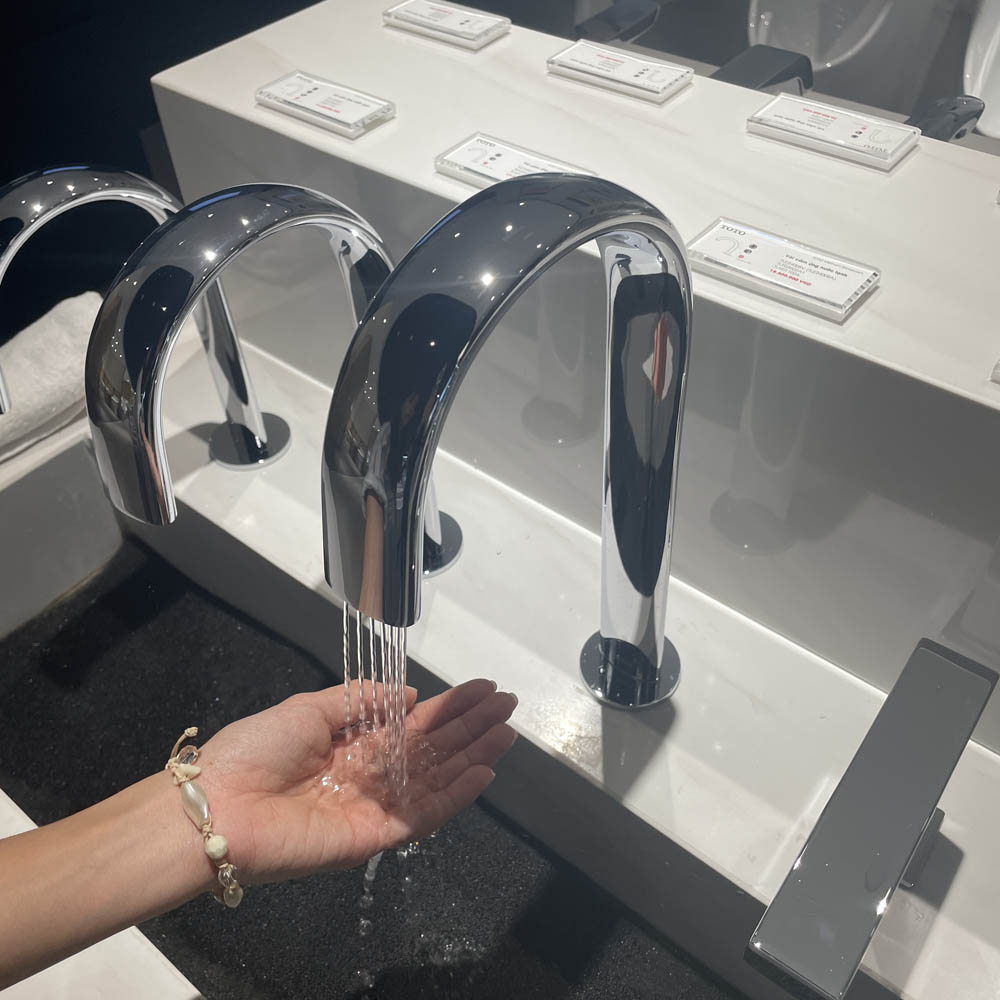 Vòi lavabo cảm ứng TOTO TLE24008A - 8