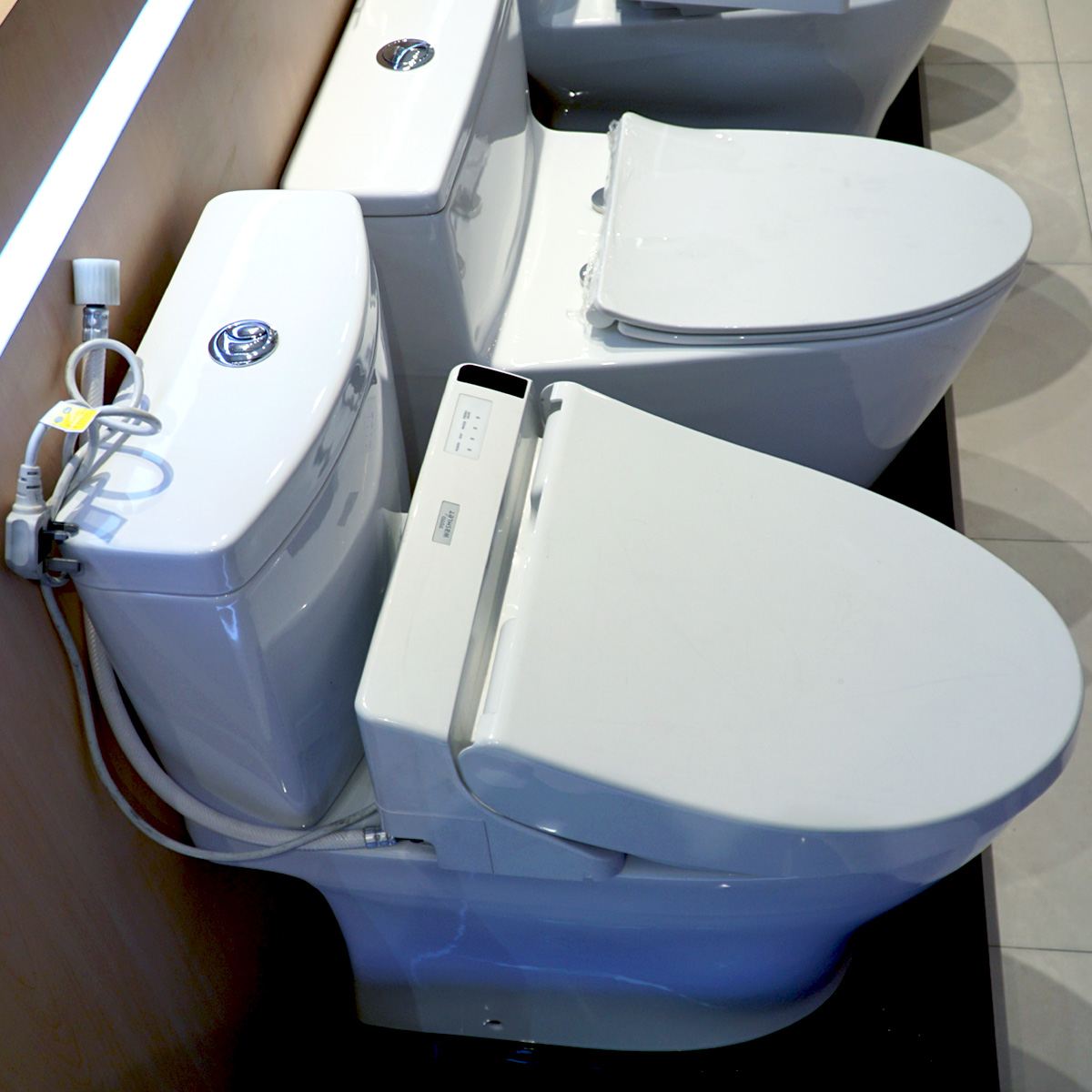 Bồn cầu nắp rửa điện tử TOTO 2 khối CS769DRW6 - 3