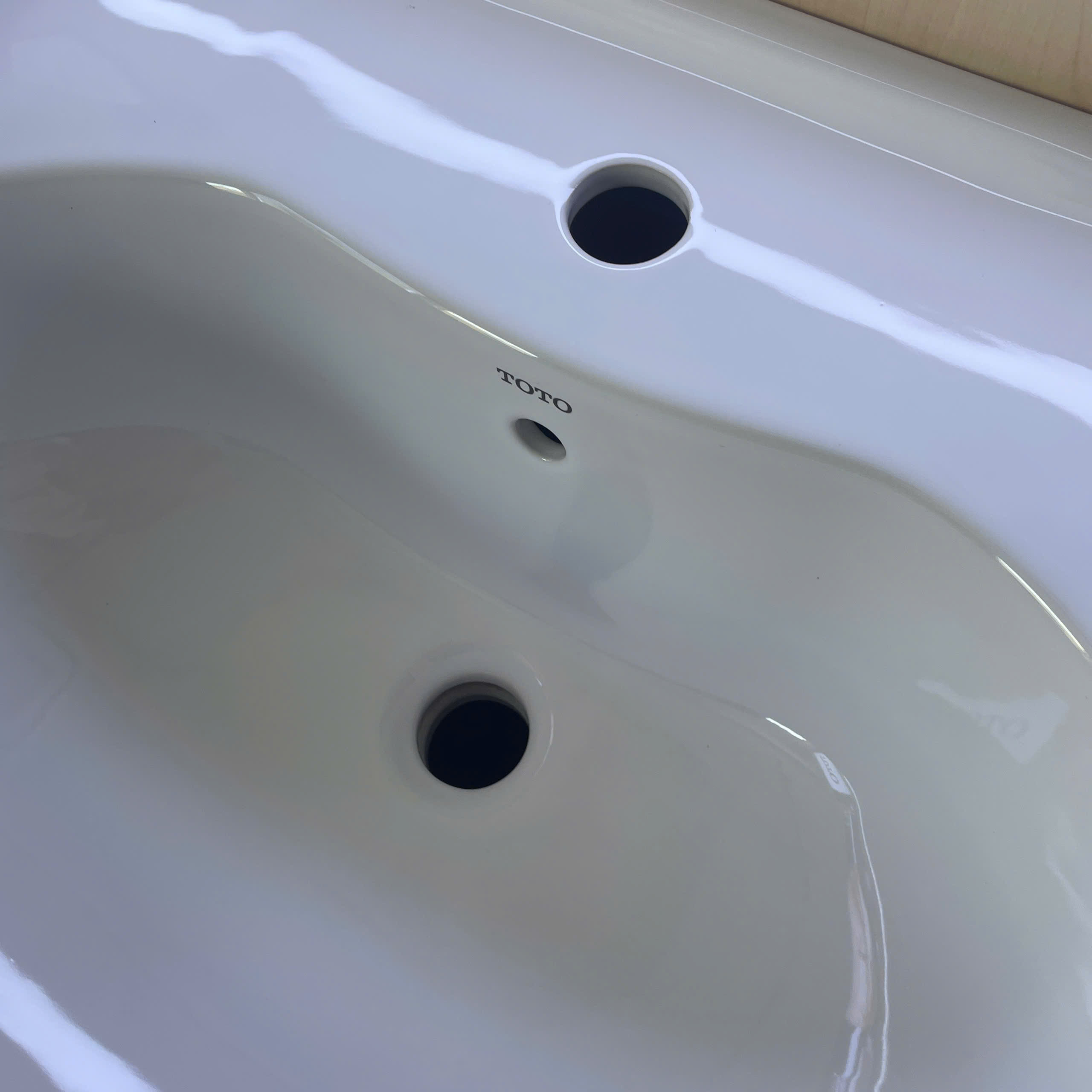 Chậu lavabo treo tường TOTO LHT236CS chân lửng - 6