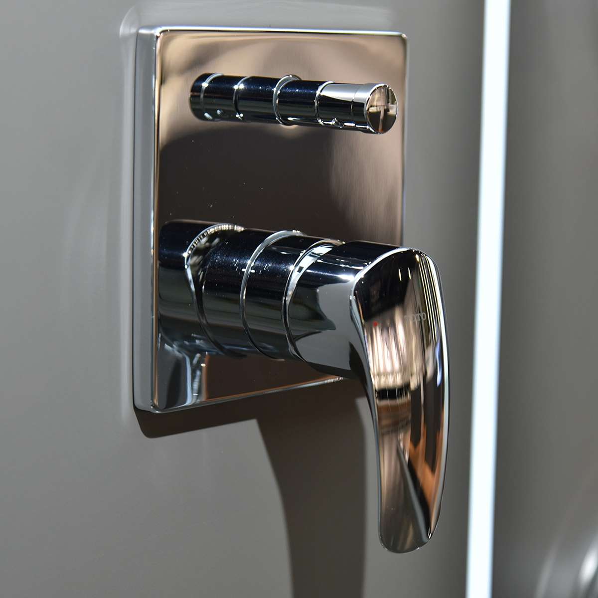 Van gật gù điều chỉnh nóng lạnh kèm nút chuyển hướng và phụ kiện âm tường TOTO TBG09304VA TBN01001B - 4
