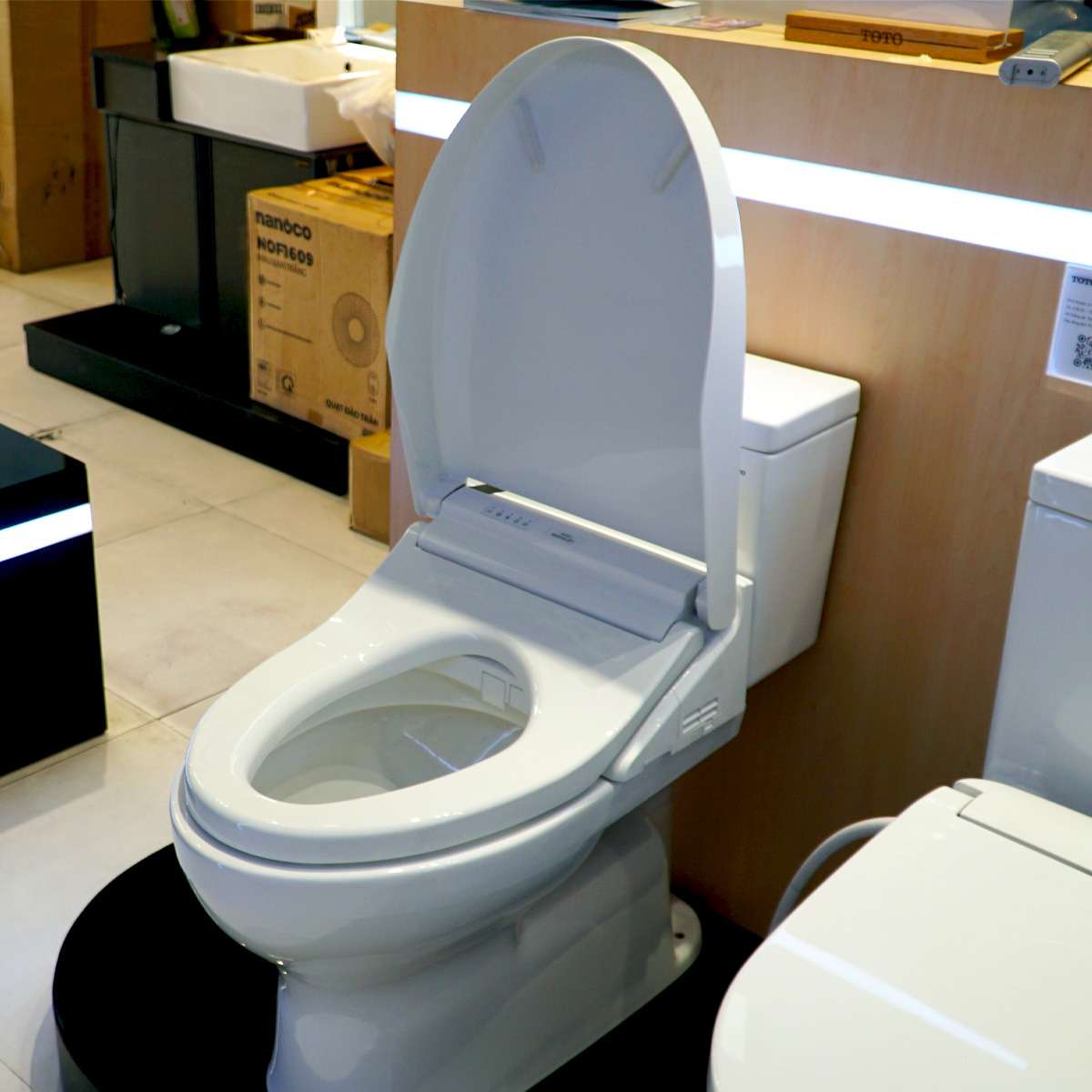 Bồn cầu TOTO CS302DW14 2 khối nắp điện tử Washlet C5 TCF24410AAA - 16