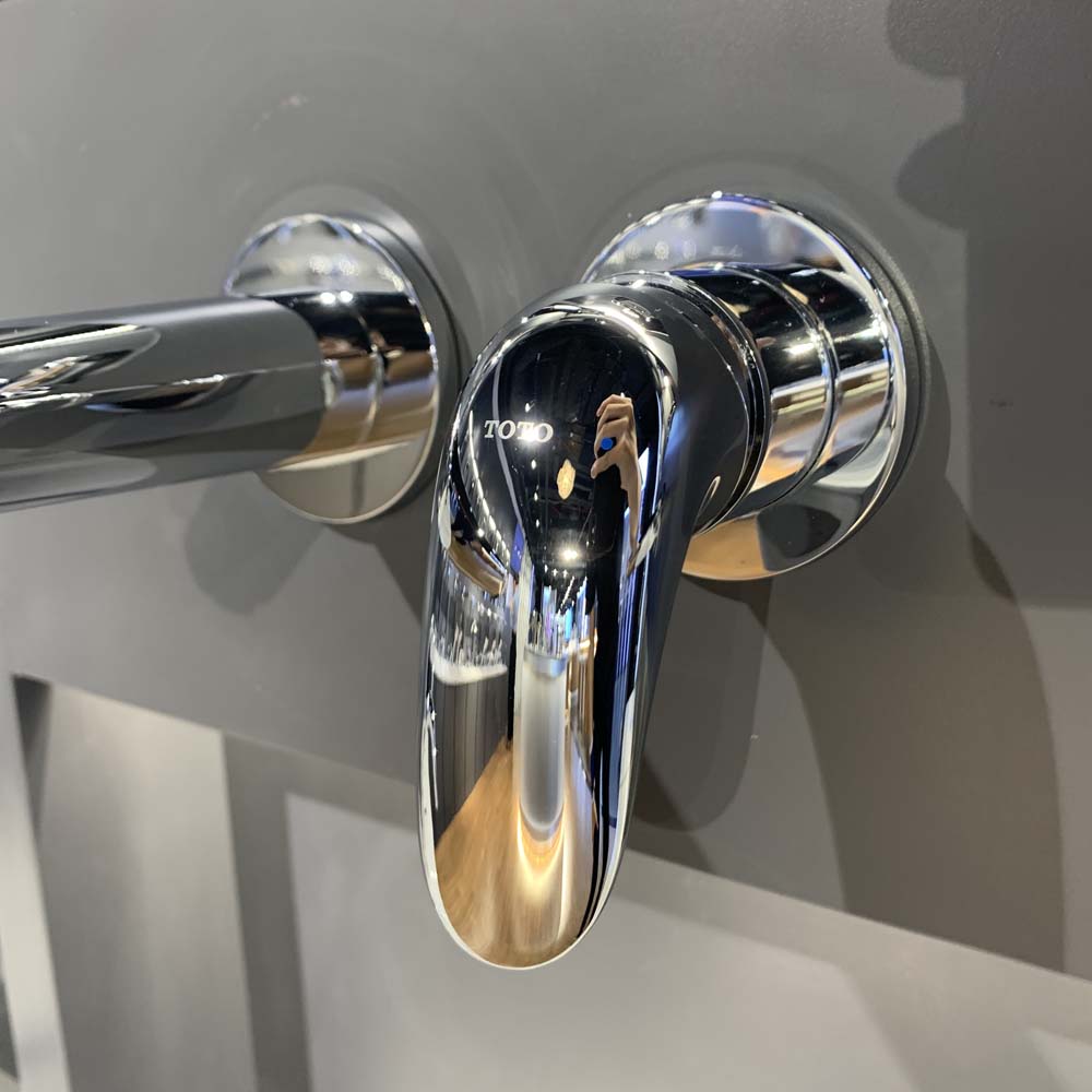 Vòi lavabo nóng lạnh gắn tường LC TOTO TLS03308B - 6