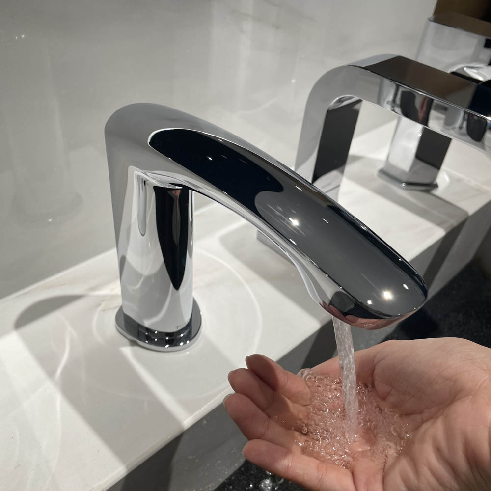 Vòi lavabo cảm ứng TOTO TLE22006A - 12