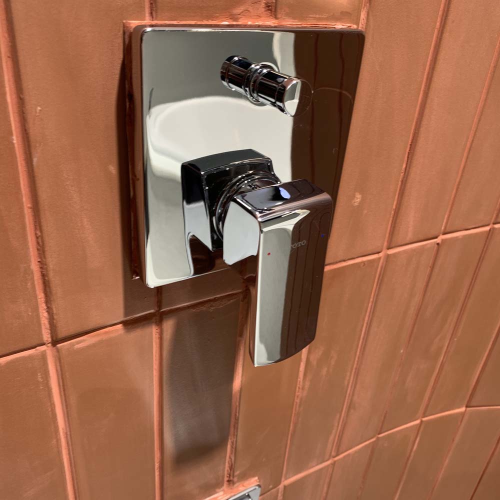 Van gật gù điều chỉnh nóng lạnh kèm nút chuyển hướng và phụ kiện âm tường TOTO TBG02304BA TBN01001B - 2
