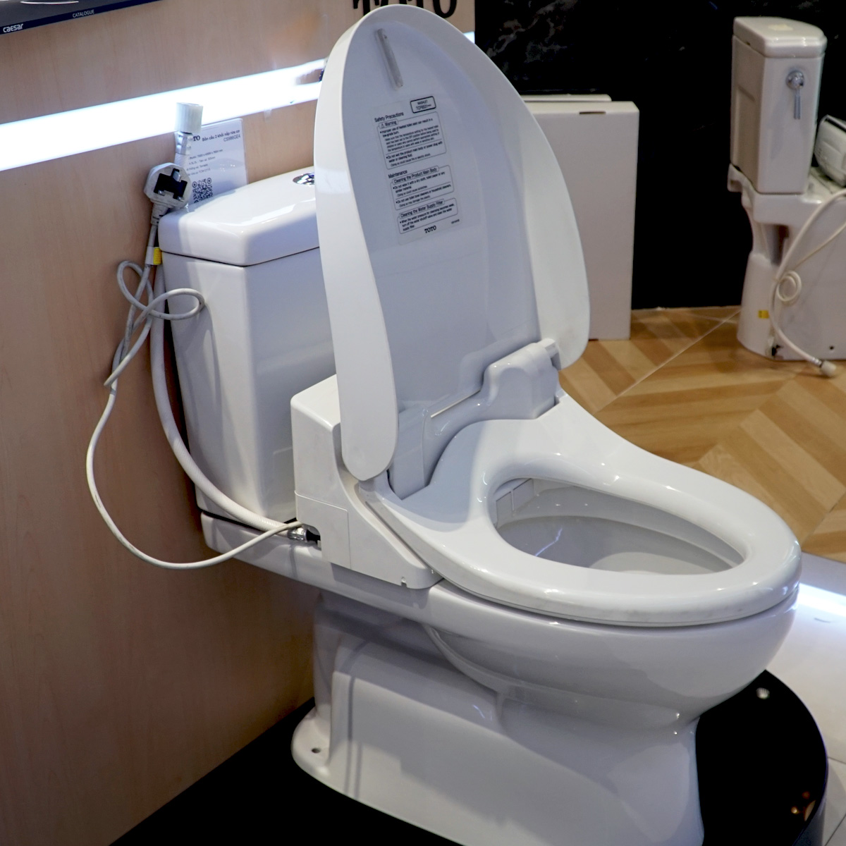 Bồn cầu nắp rửa điện tử TOTO CS320DRW6 - 6