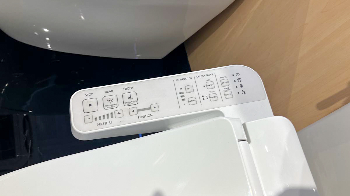 Bồn cầu TOTO CS986GW18 2 khối nắp điện tử TCF23710AAA Washlet C2 cơ bản - 11
