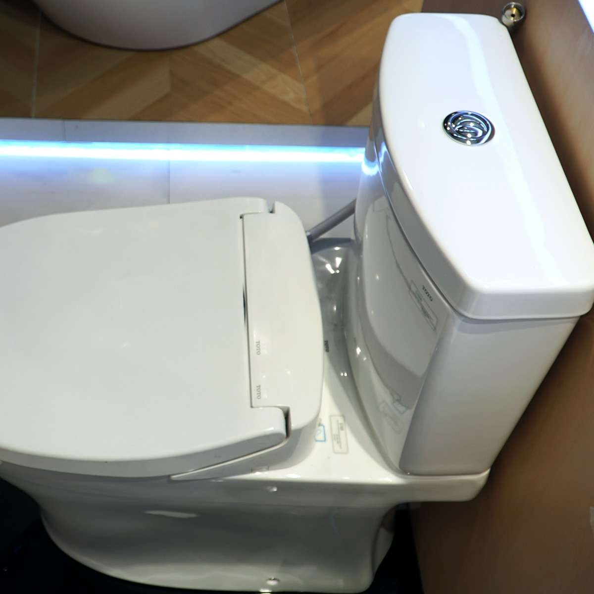 Bồn cầu TOTO CS769DRE2 2 khối nắp rửa cơ TCW07S - 7