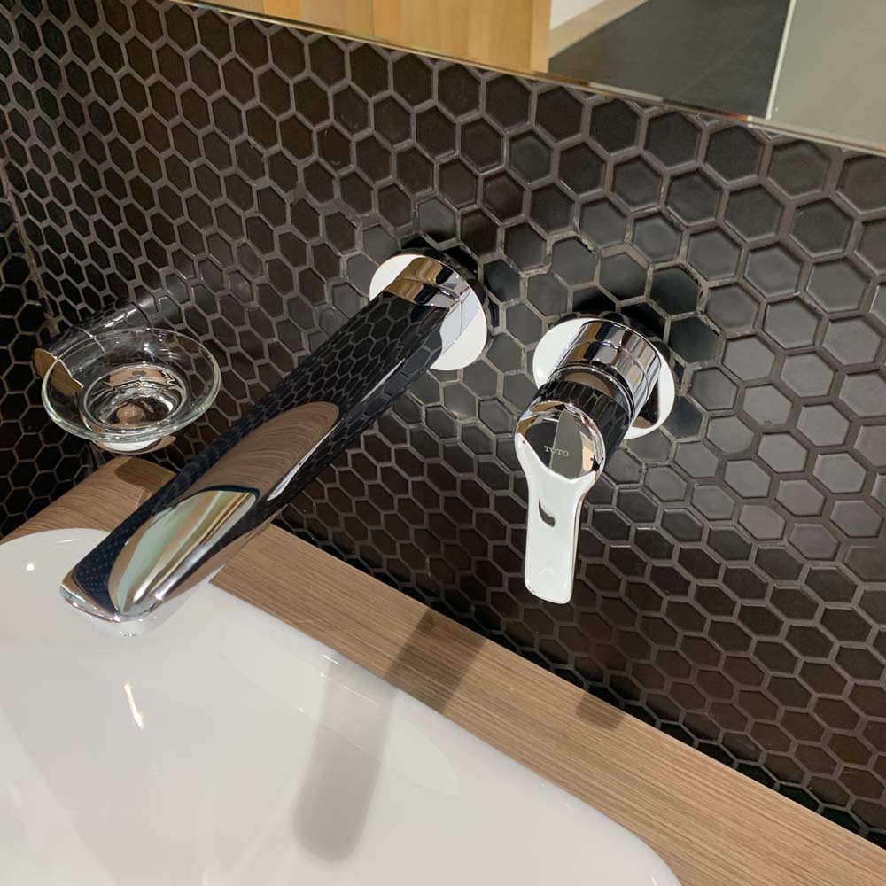 Vòi lavabo nóng lạnh gắn tường GS TOTO TLG03308BB (TLG03308B) - 3