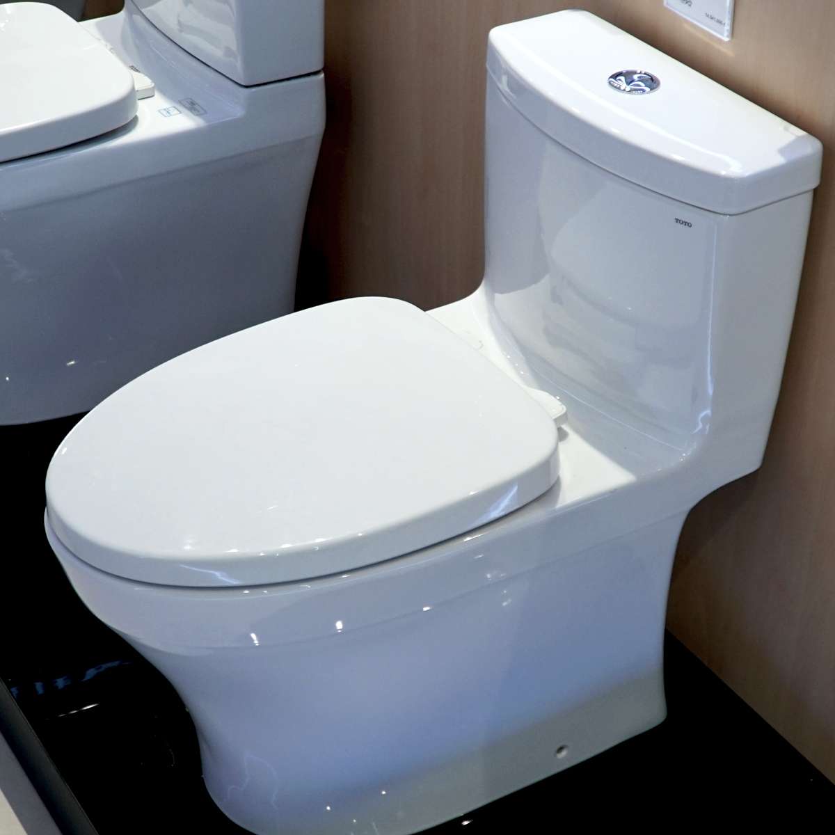 Bồn cầu 1 khối TOTO MS889DRT3 nắp đóng êm TC385VS - 2