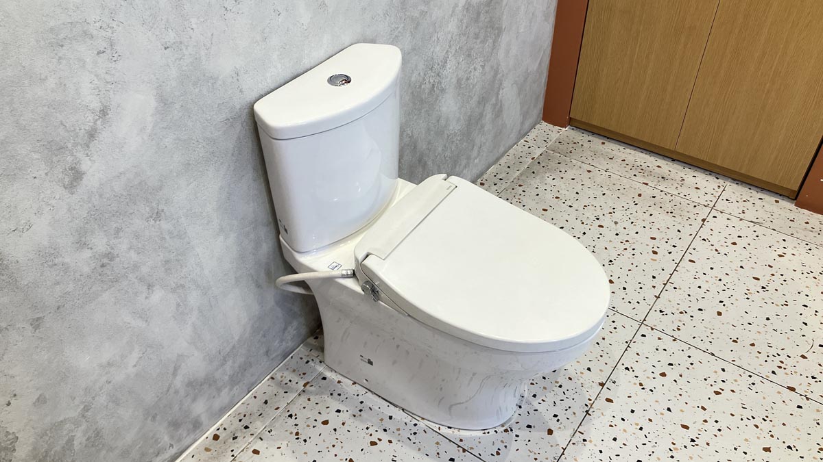 Bồn cầu TOTO CS838DE2 2 khối nắp rửa cơ TCW07S - 2