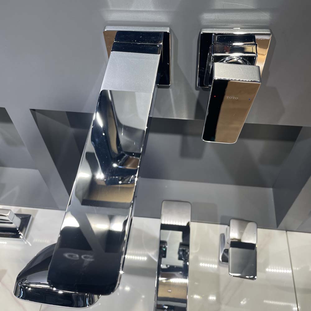 Vòi lavabo nóng lạnh gắn tường GE TOTO TLG07308BB - 2