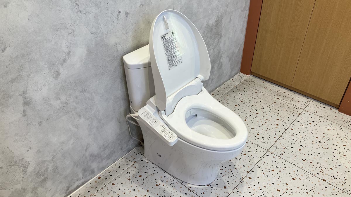 Bồn cầu TOTO CS838DW18 2 khối nắp điện tử TCF23710AAA Washlet C2 cơ bản - 5