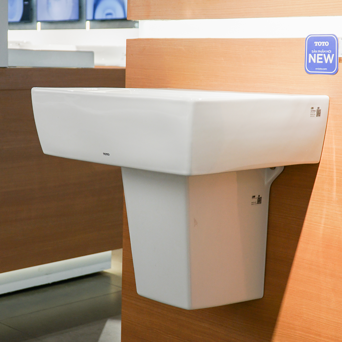 Chậu lavabo treo tường TOTO LT328C - 7