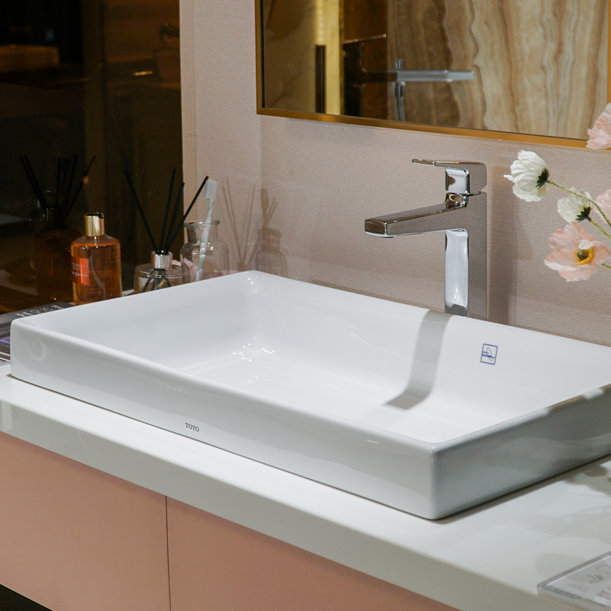 Chậu rửa lavabo đặt bàn TOTO LT1717 - 17