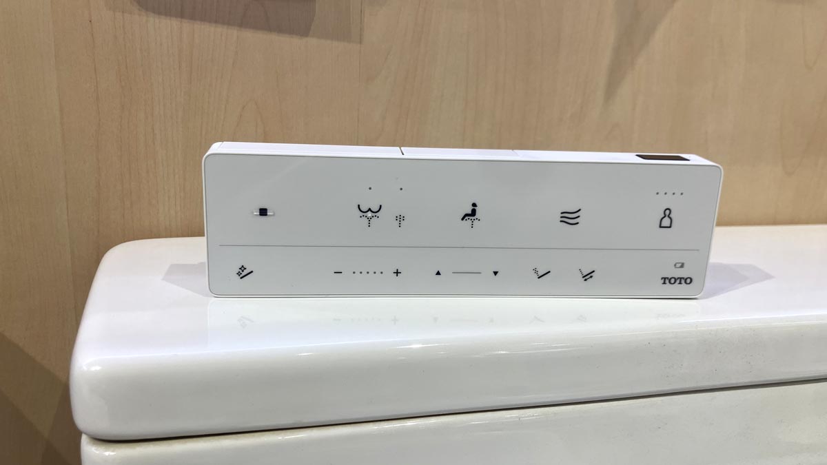 Nắp bồn cầu thông minh TOTO TCF34461GAA (W25) Washlet S5 - 8