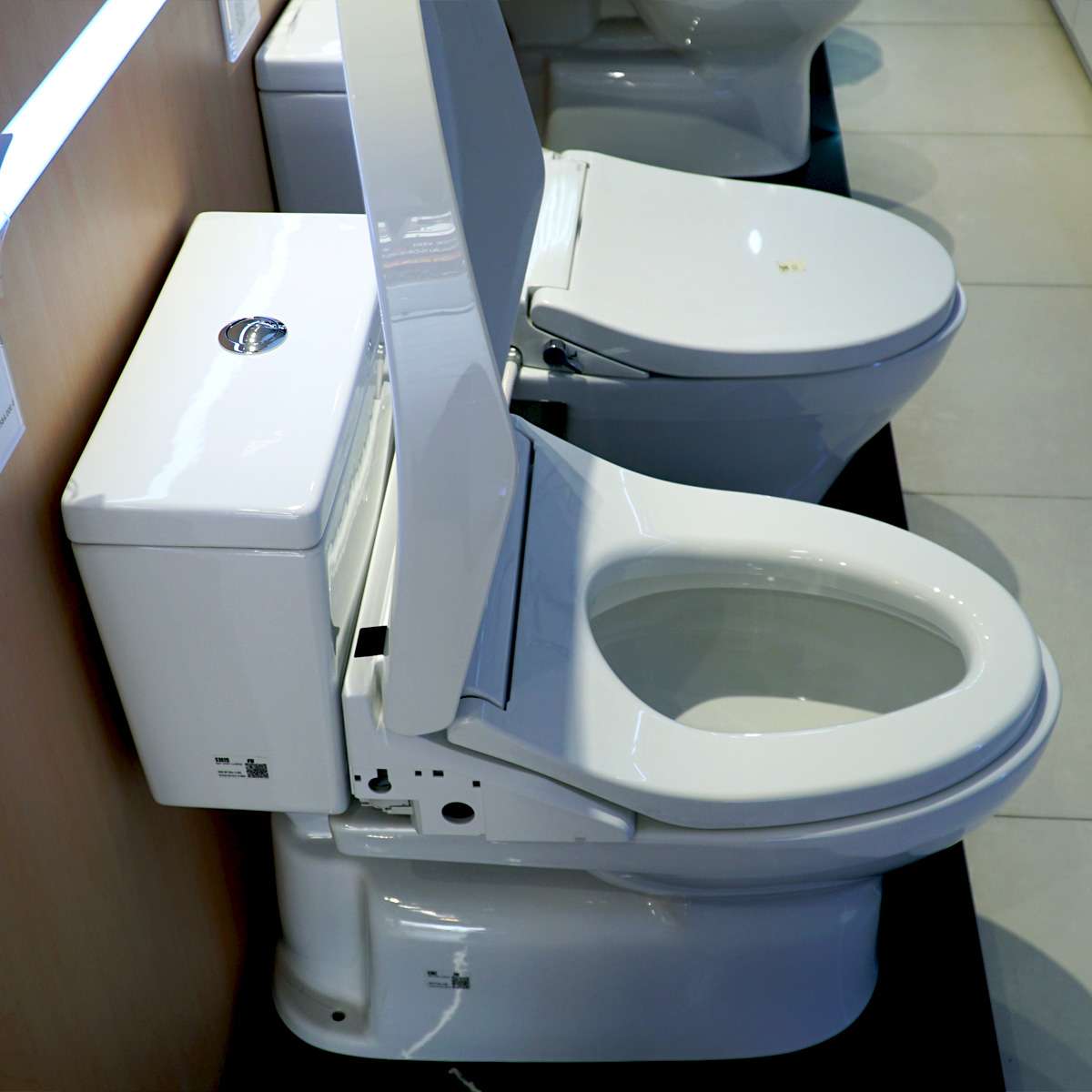 Bồn cầu TOTO CS302DW14 2 khối nắp điện tử Washlet C5 TCF24410AAA - 17