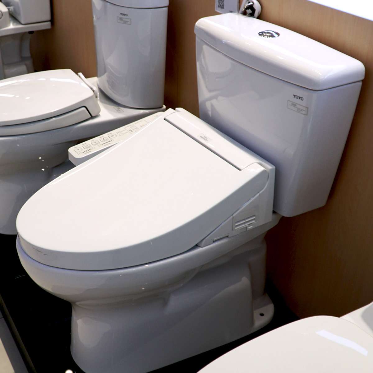 Bồn cầu TOTO CS300DRW16 2 khối nắp điện tử Washlet C2 TCF23410AAA - 2