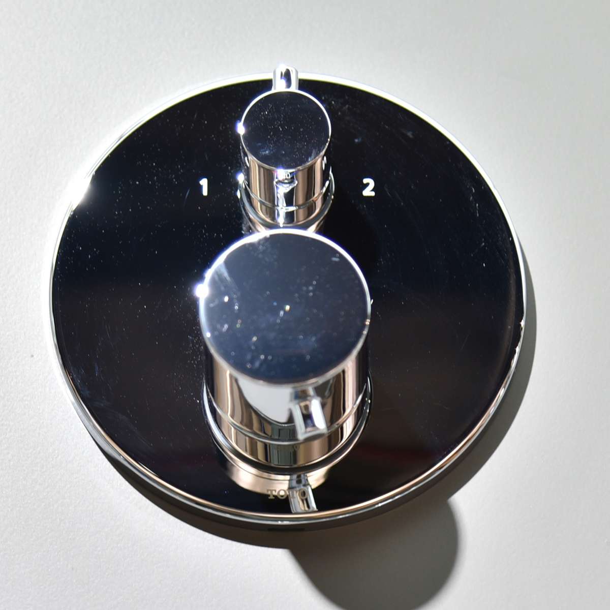 Van điều chỉnh nhiệt độ kèm nút chuyển hướng TOTO TBV01408B - 5