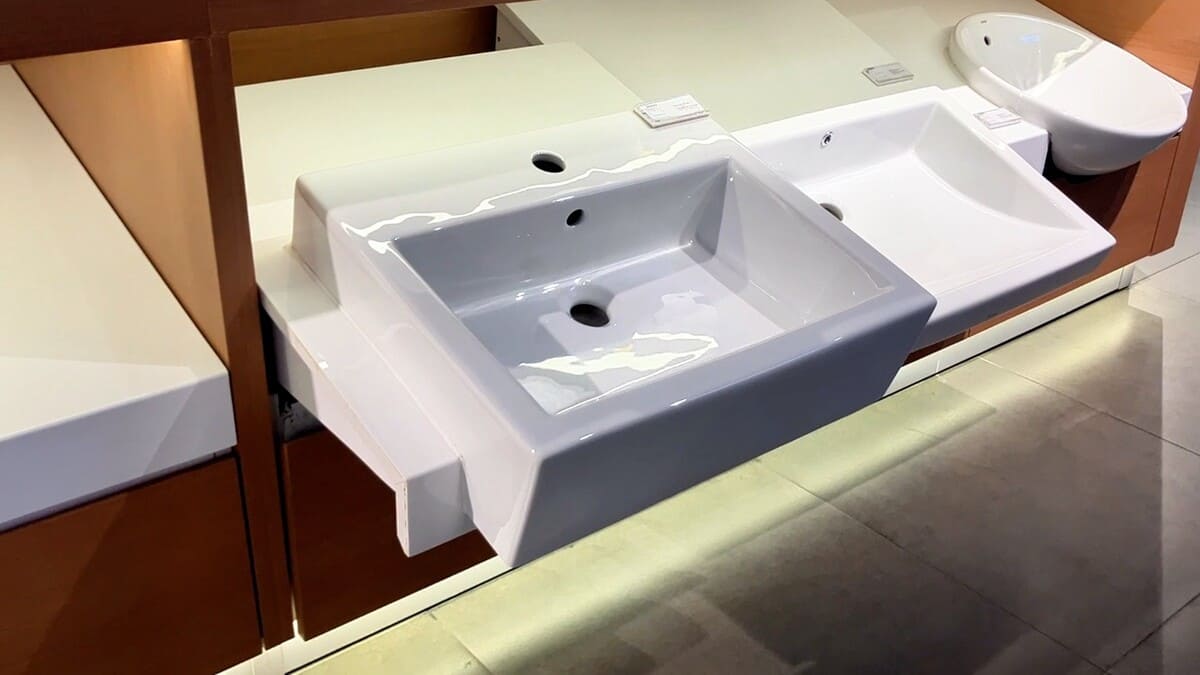 Chậu rửa mặt lavabo bán âm TOTO LT647CS - 2