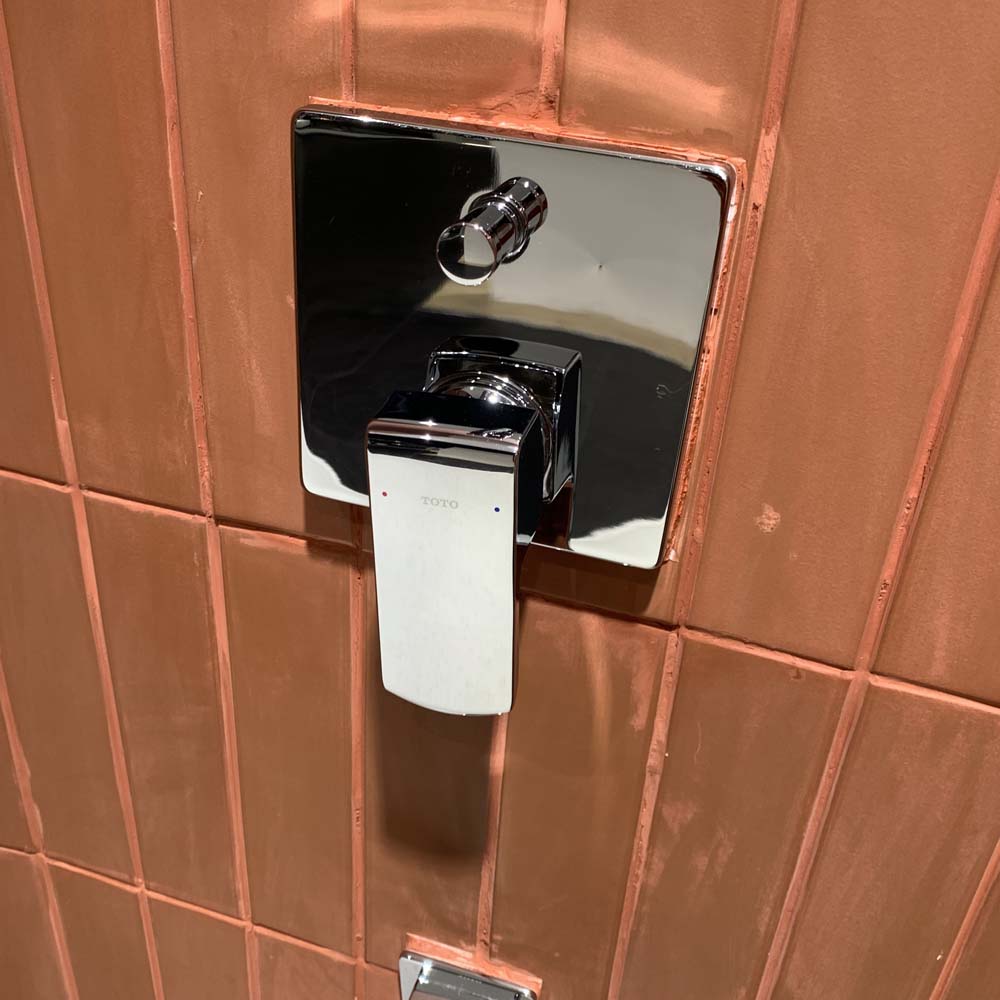 Van gật gù điều chỉnh nóng lạnh kèm nút chuyển hướng và phụ kiện âm tường TOTO TBG02304BA TBN01001B - 5