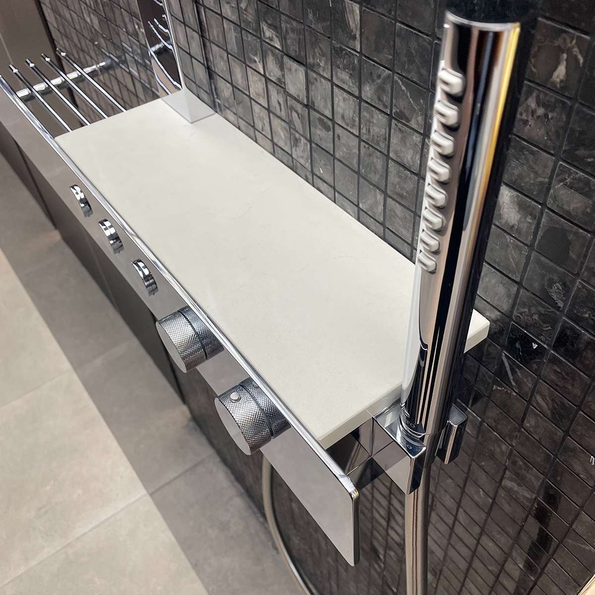 Bộ sen cây nhiệt độ TOTO TBW08407A dòng Z series kệ để đồ màu trắng - 7