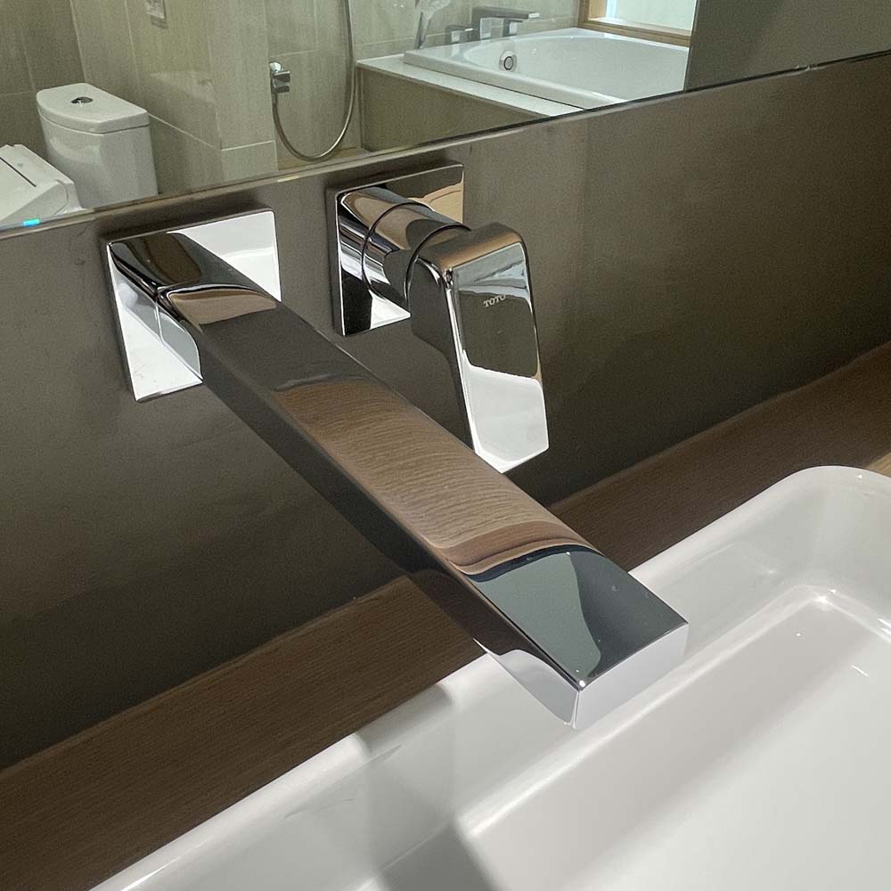 Vòi lavabo nóng lạnh gắn tường GB TOTO TLG10308BB (TLG10308B) - 3