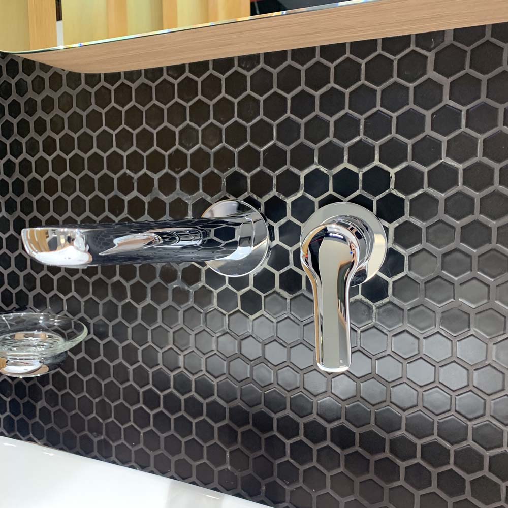 Vòi lavabo nóng lạnh gắn tường GS TOTO TLG03308BB (TLG03308B) - 6