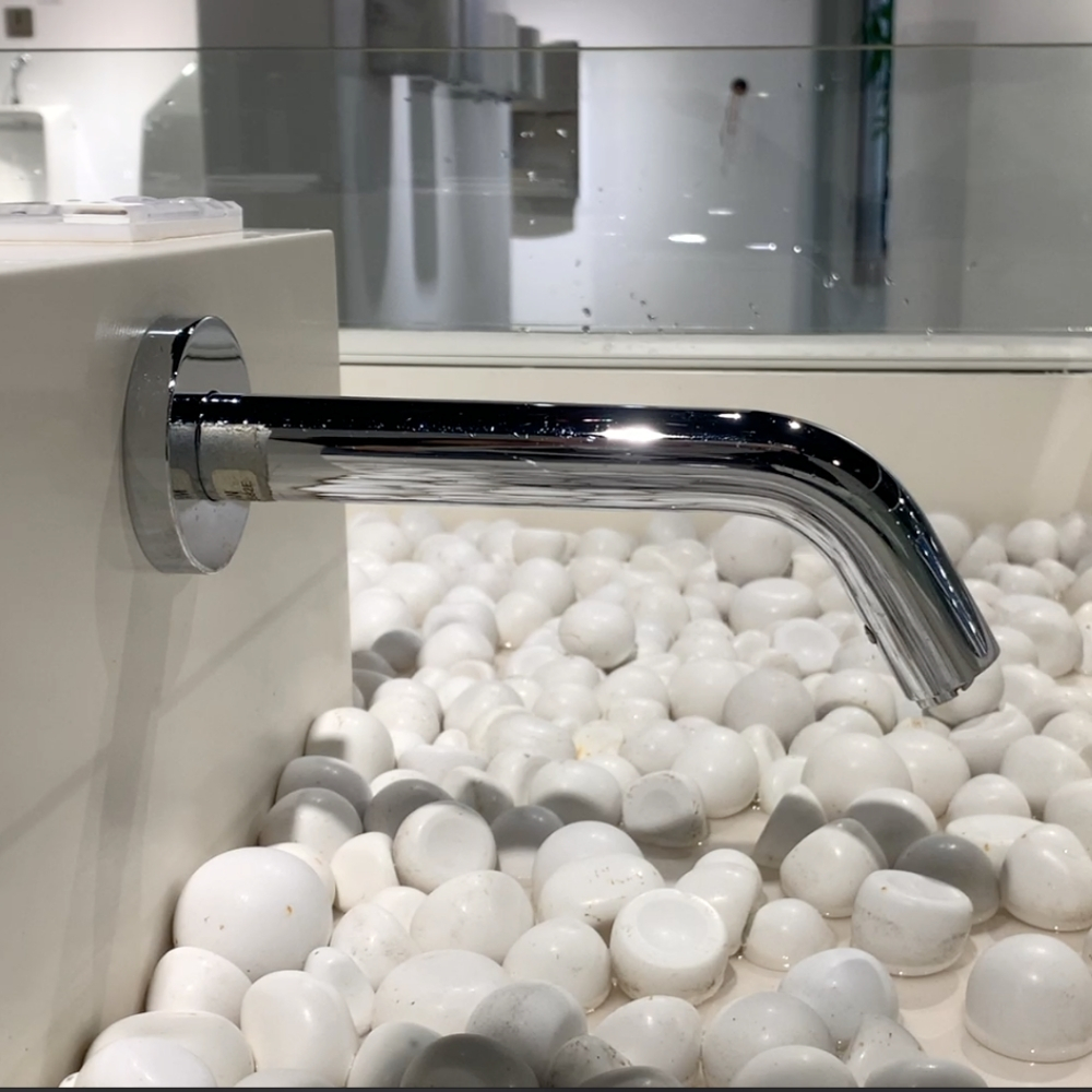 Vòi lavabo cảm ứng TOTO TLE26010A - 4