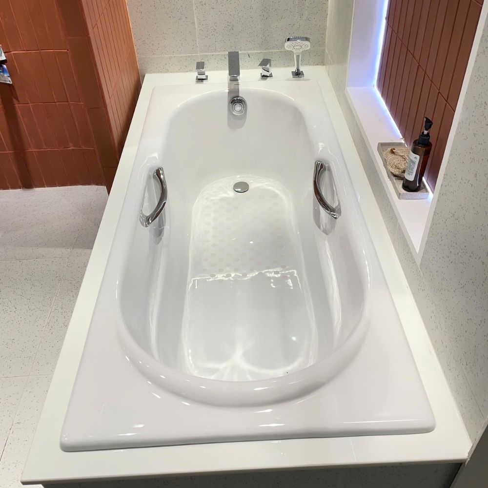 Bồn tắm TOTO FBY1720NHPE#W gang tráng men 1m7 tay vịn - 3