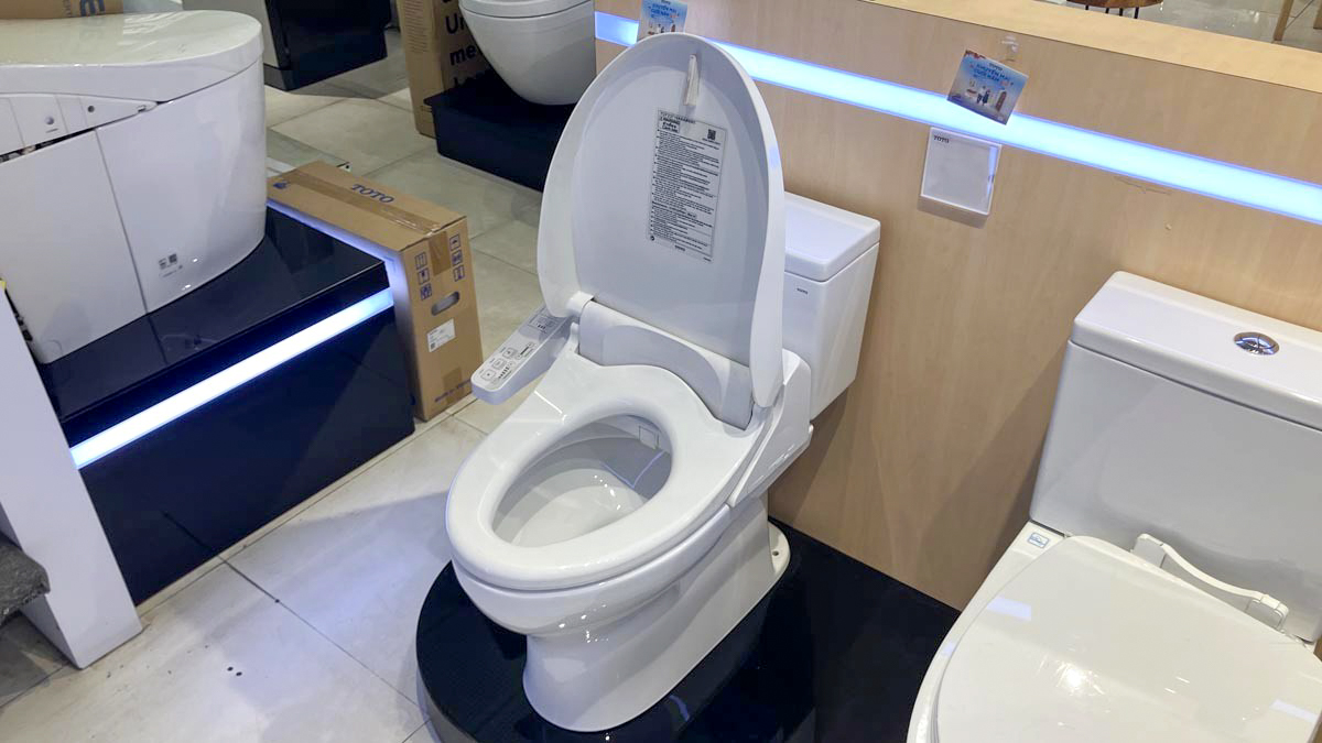 Bồn cầu TOTO CS302DW18 2 khối nắp điện tử TCF23710AAA Washlet C2 cơ bản - 8