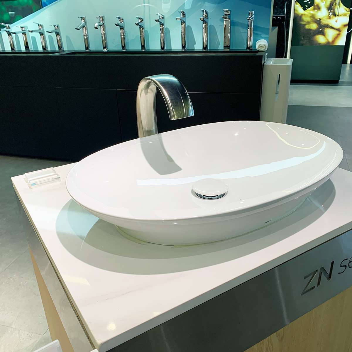 Chậu lavabo đặt bàn TOTO LT4724#XW (LT4724XW) trắng bóng vành mỏng Linear Ceram - 5