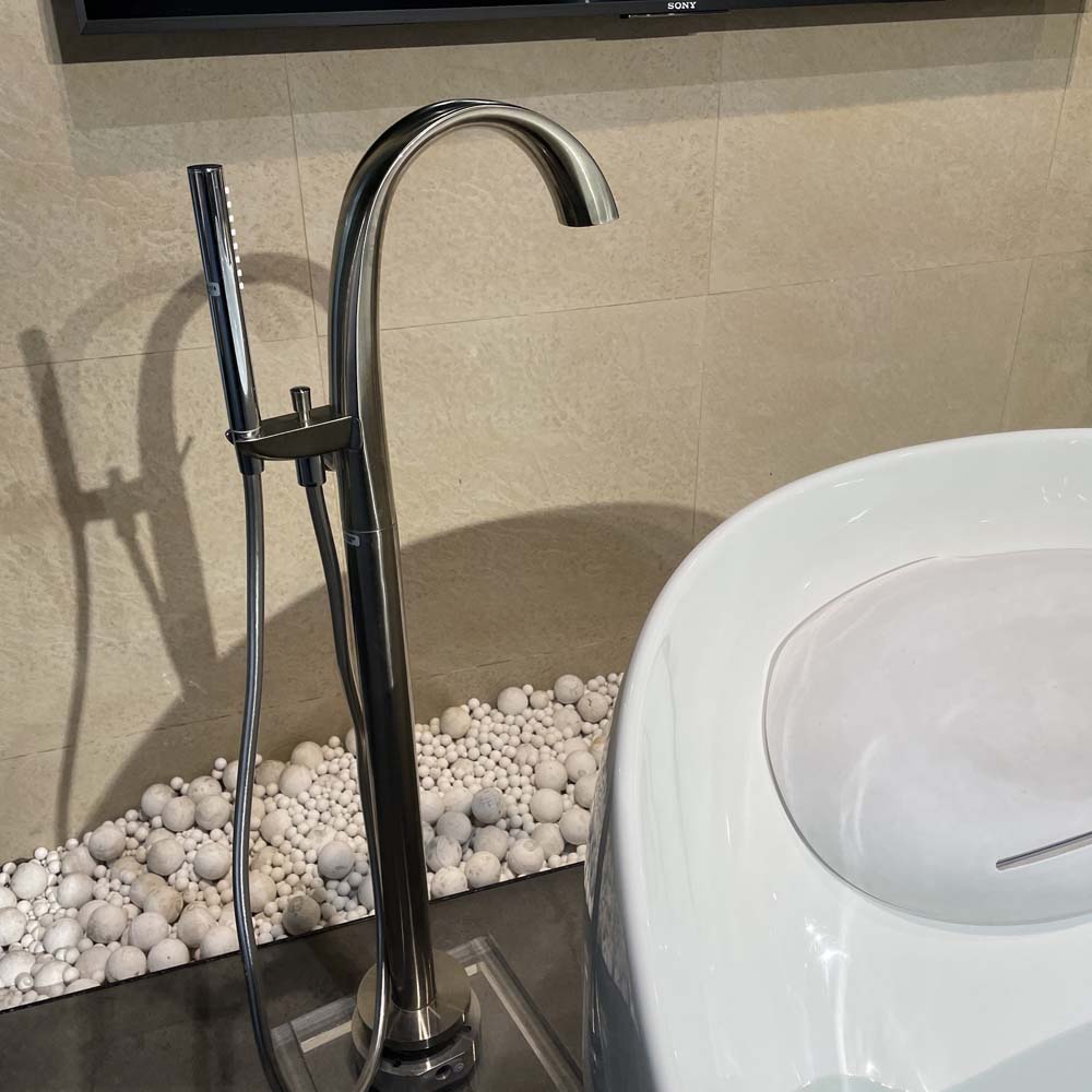 Vòi xả bồn tắm TOTO TBP01301AA TBN01105B đặt sàn nóng lạnh (kèm đế) - 8