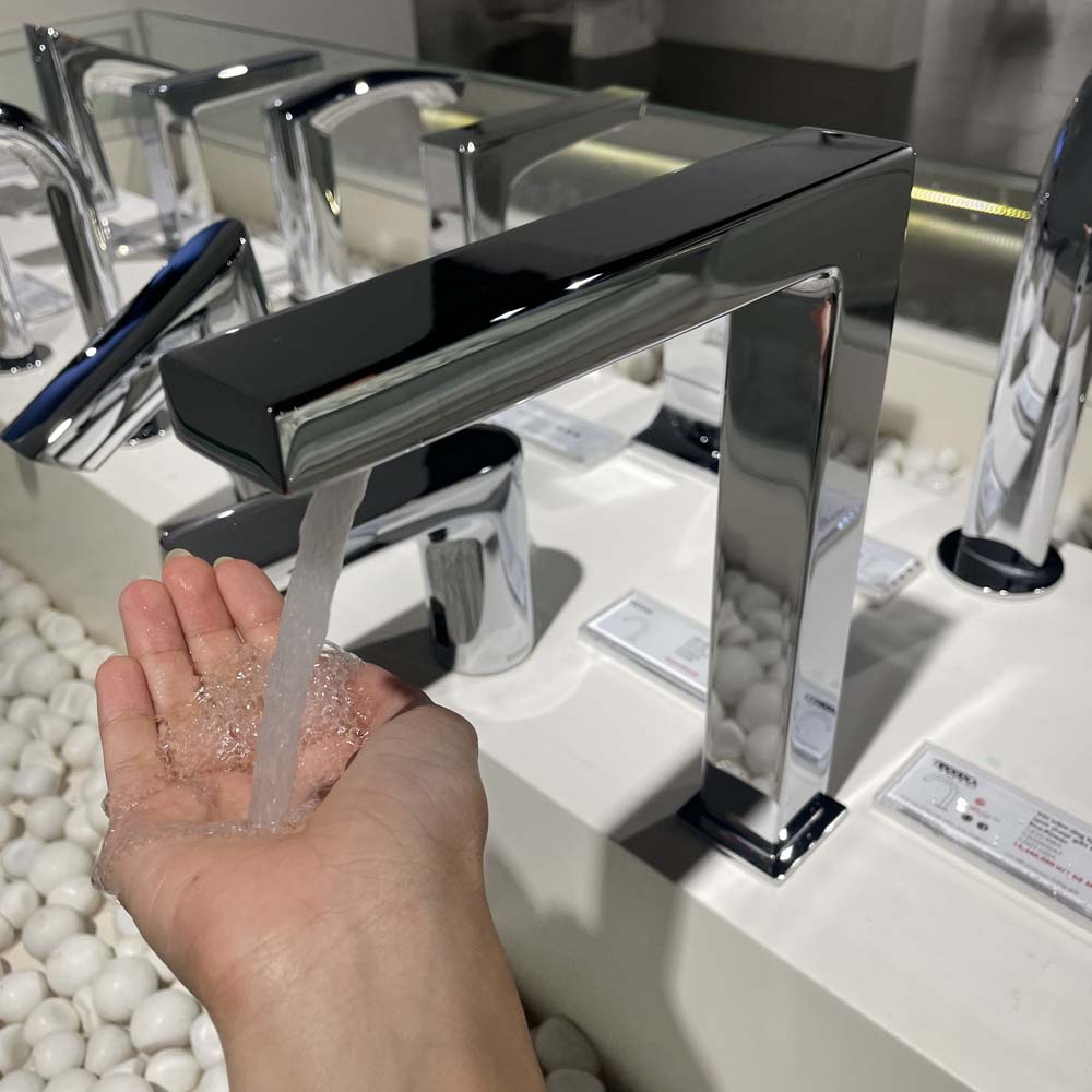 Vòi lavabo cảm ứng TOTO TLE25008A - 7