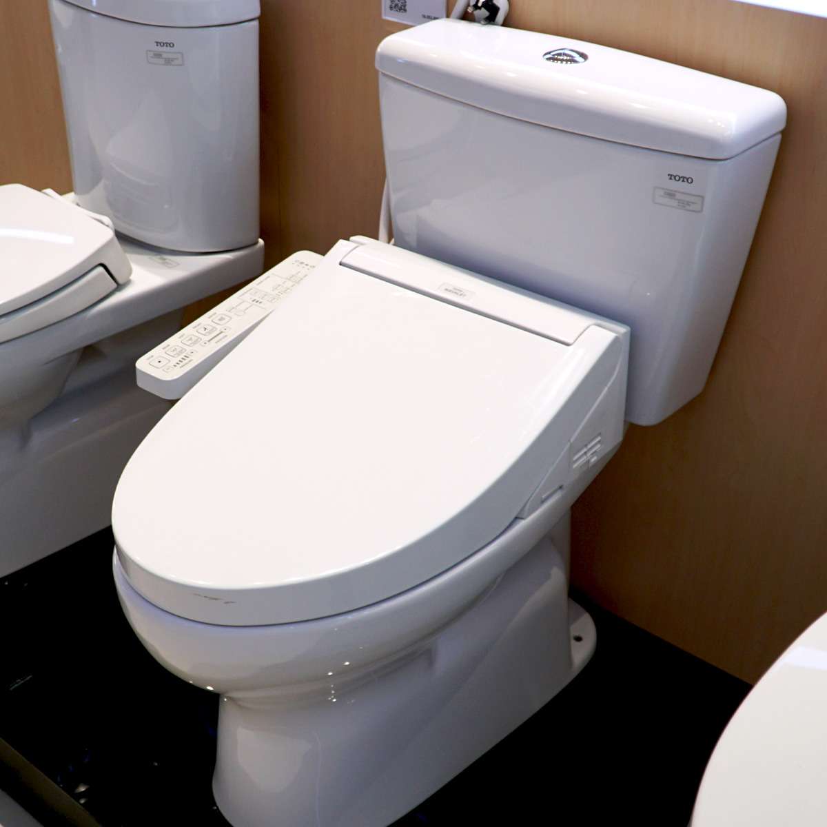 Bồn cầu TOTO CS300DRW16 2 khối nắp điện tử Washlet C2 TCF23410AAA - 4