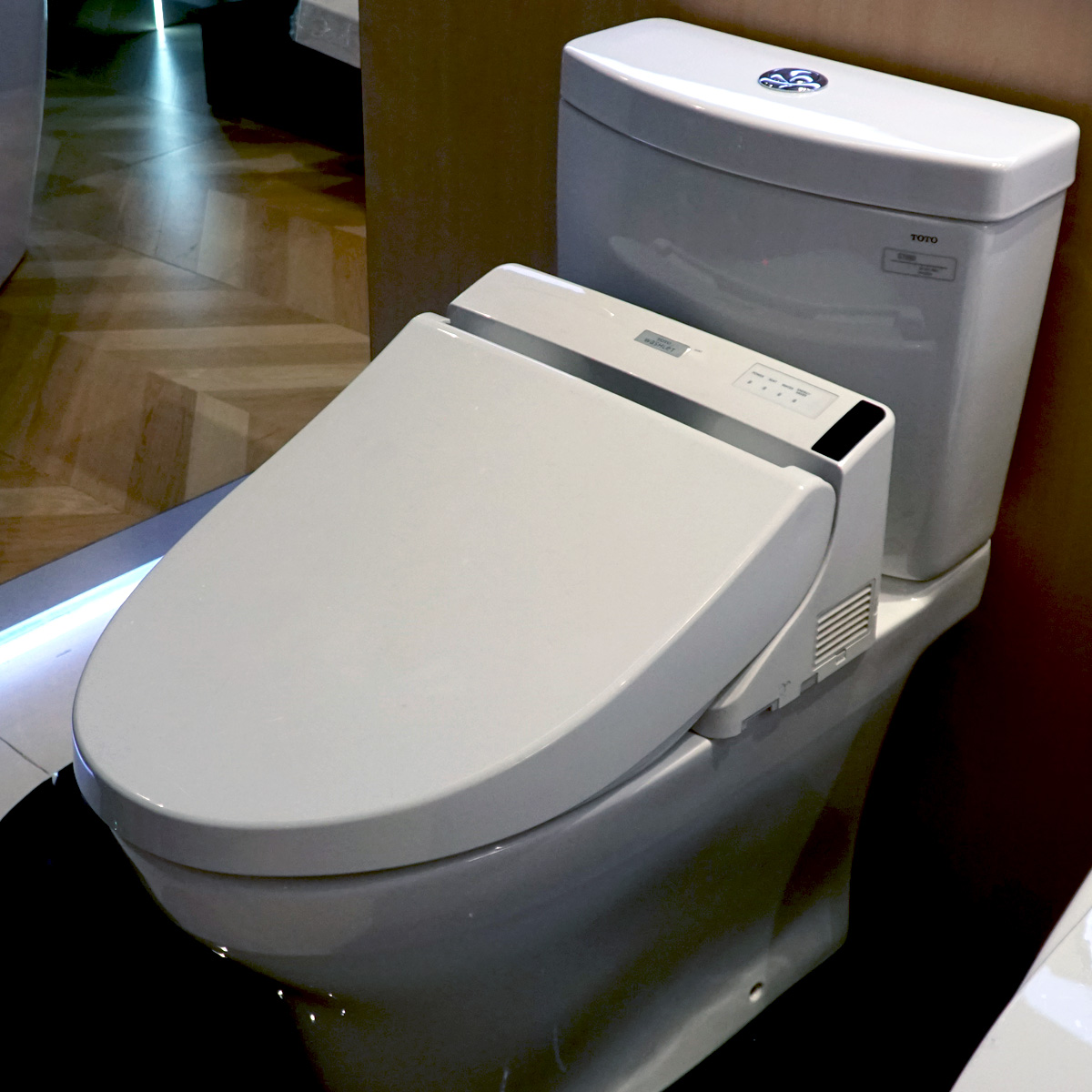 Bồn cầu nắp rửa điện tử TOTO 2 khối CS769DRW6 - 2