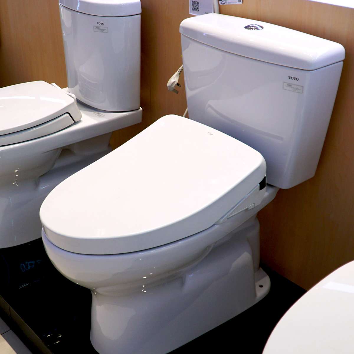 Bồn cầu TOTO CS300DRW11 2 khối nắp điện tử Washlet S7 TCF4911Z - 2