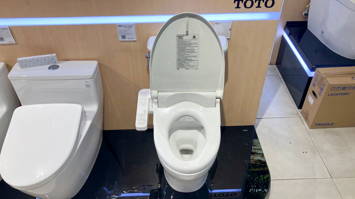 Bồn cầu TOTO CS986GW18 2 khối nắp điện tử TCF23710AAA Washlet C2 cơ bản - 8