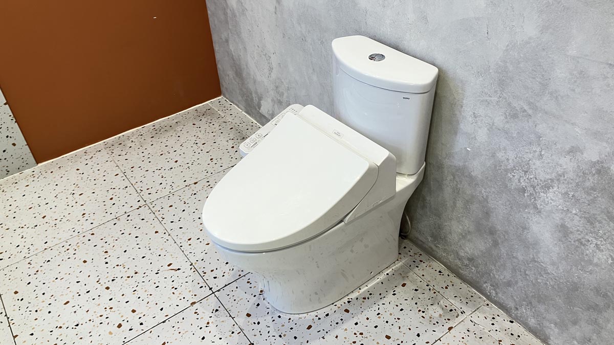 Bồn cầu TOTO CS838DW18 2 khối nắp điện tử TCF23710AAA Washlet C2 cơ bản - 4