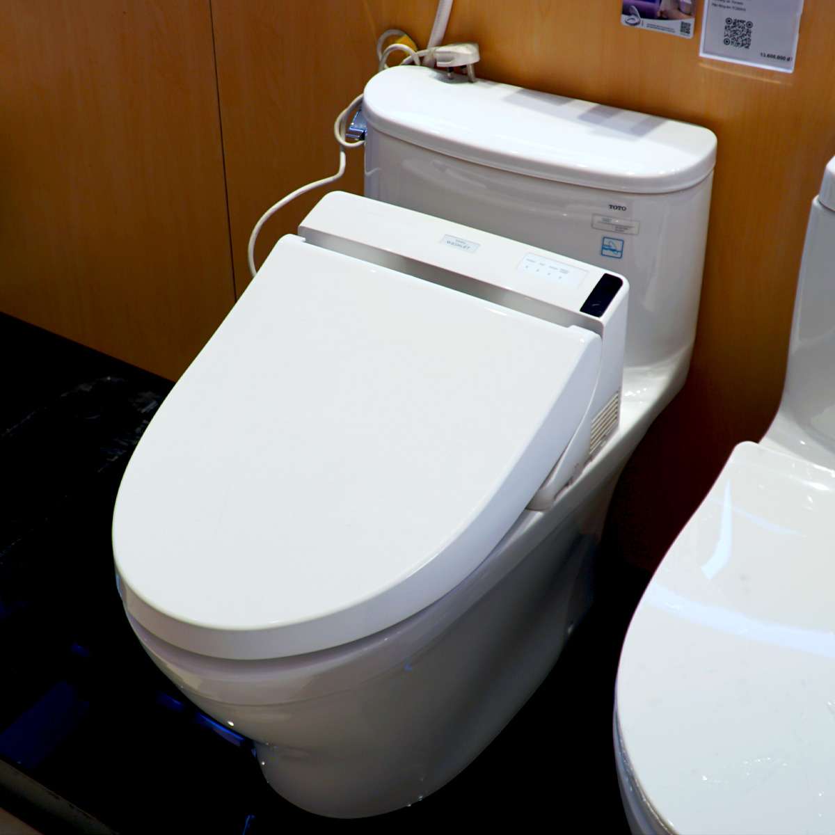 Bồn cầu nắp rửa điện tử TOTO 1 khối MS887RW6 - 2