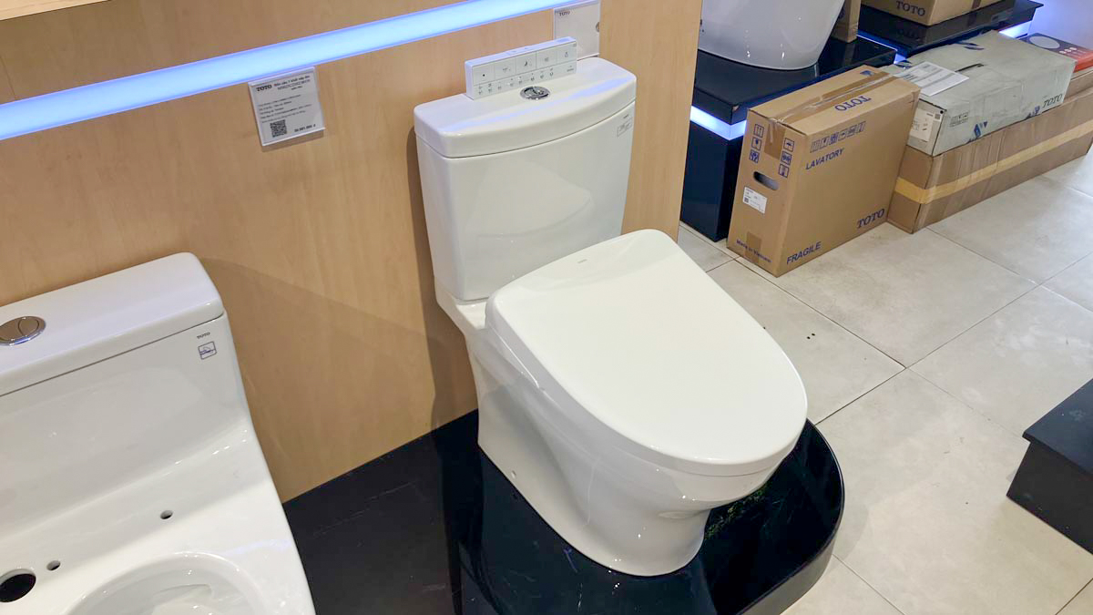 Bồn cầu TOTO CS769CDRW23 2 khối nắp điện tử Washlet S7 TCF47360GAA giấu dây - 2