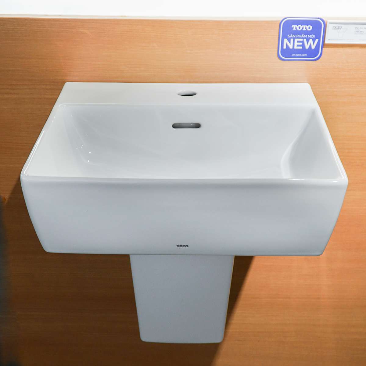 Chậu lavabo treo tường TOTO LT328C - 9