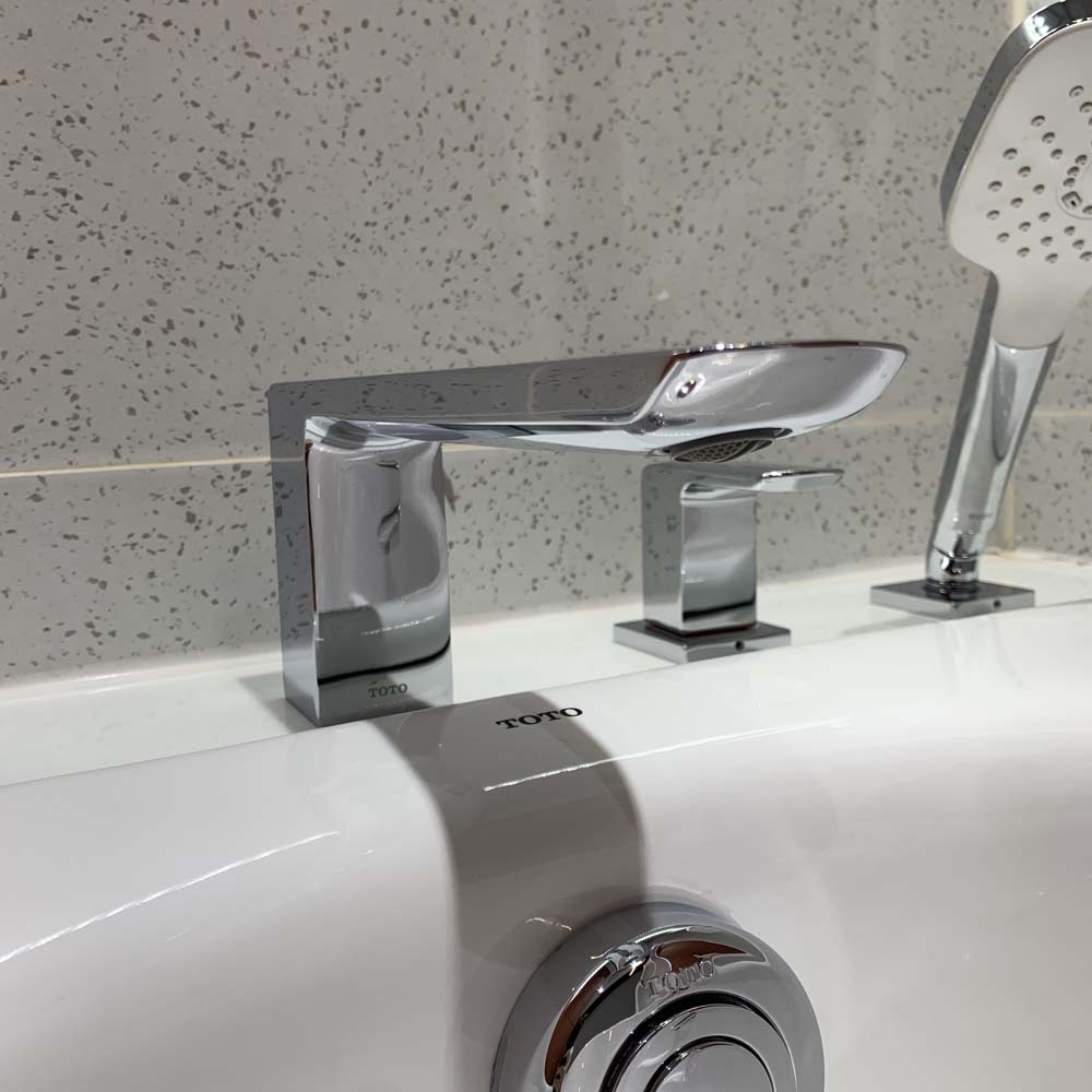 Vòi xả bồn tắm TOTO TBG02202A nóng lạnh kèm tay sen - 6