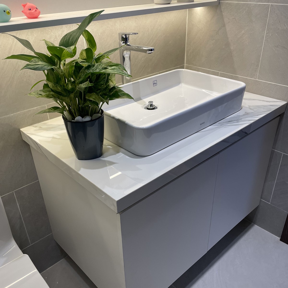 Chậu rửa lavabo đặt bàn TOTO LT952 - 12