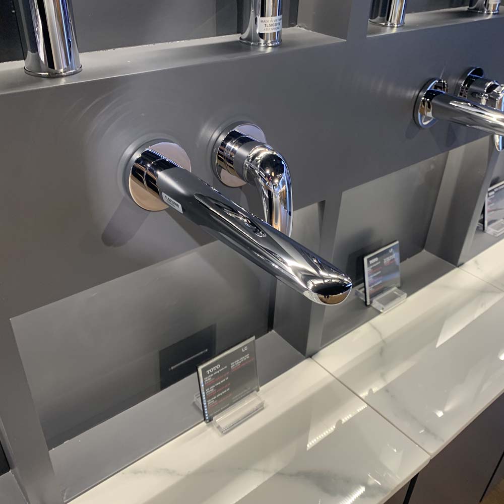 Vòi lavabo nóng lạnh gắn tường LC TOTO TLS03308B - 4