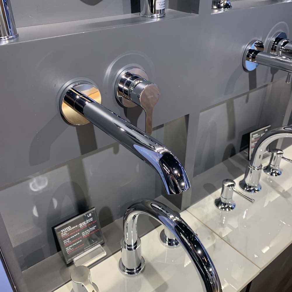Vòi lavabo nóng lạnh gắn tường LB TOTO TLS01310B - 4