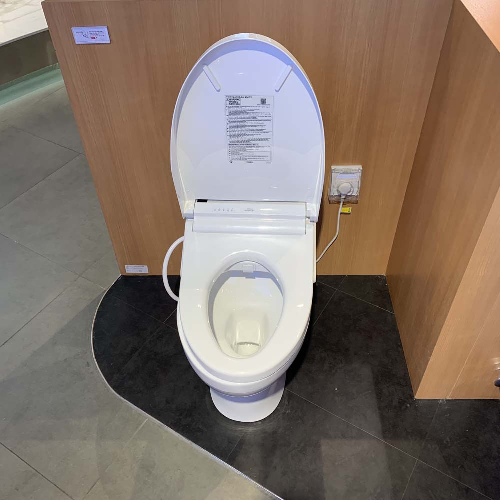 Bồn cầu TOTO CS302DW14 2 khối nắp điện tử Washlet C5 TCF24410AAA - 5