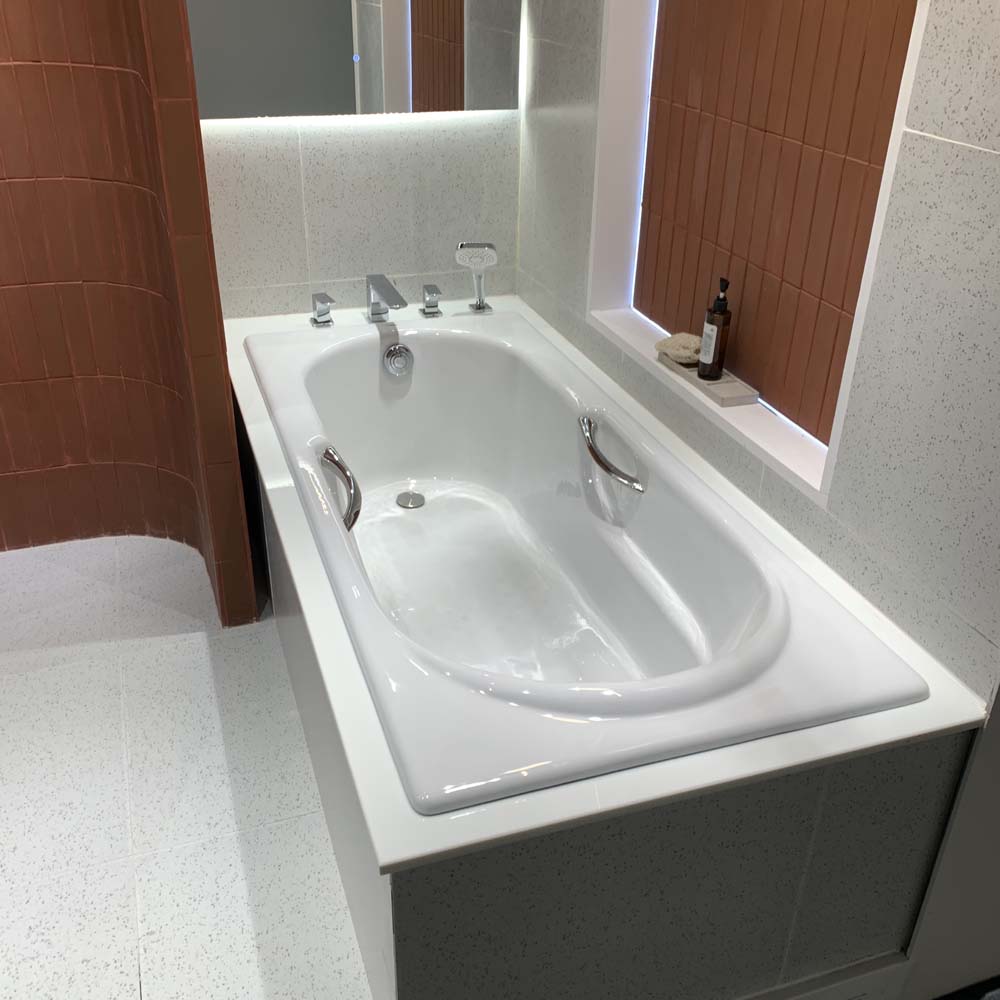 Bồn tắm TOTO FBY1720NHPE#W TVBF412 DB505R-2B gang tráng men 1m7 tay vịn gồm bộ xả thải - 7