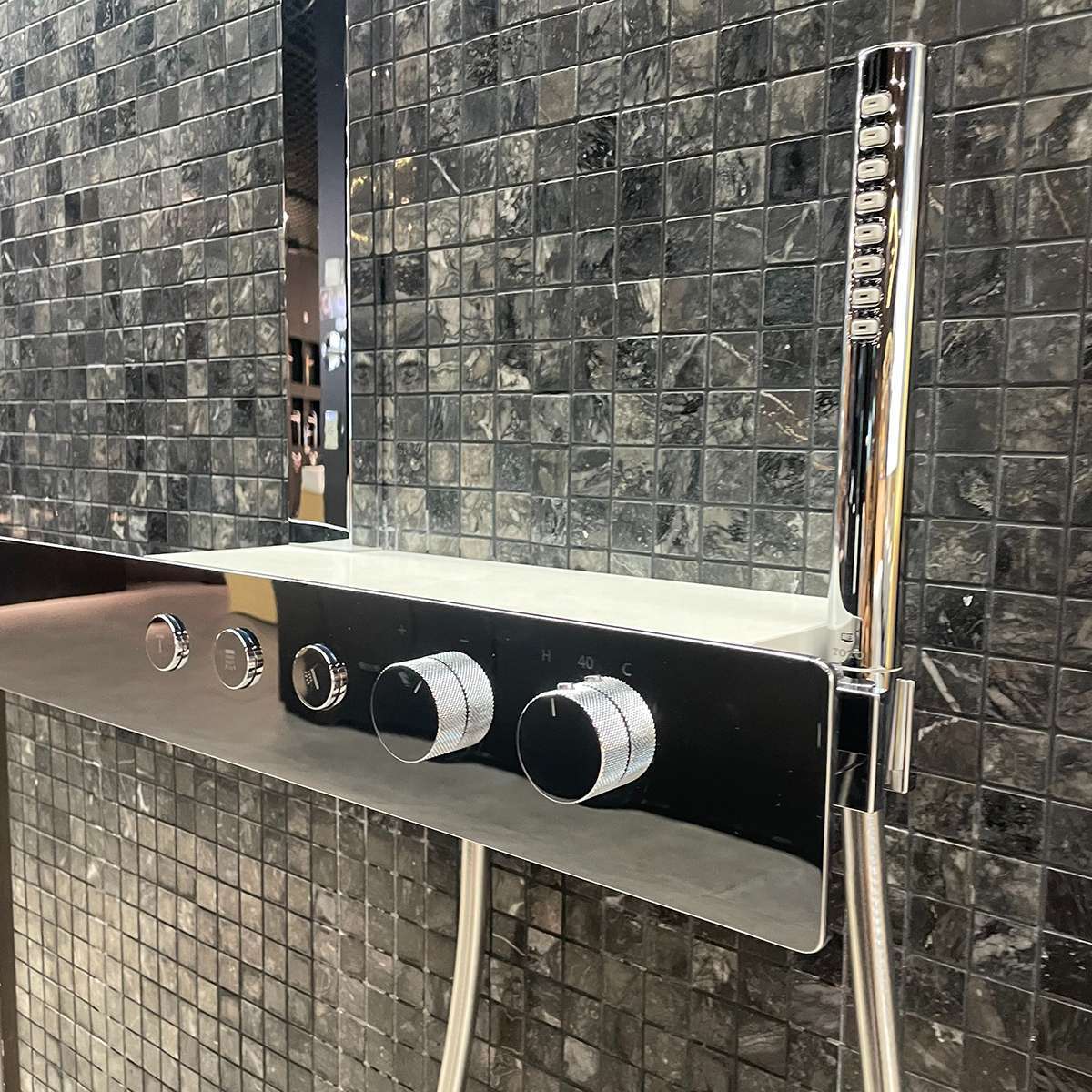 Bộ sen cây nhiệt độ TOTO TBW08407A dòng Z series kệ để đồ màu trắng - 6